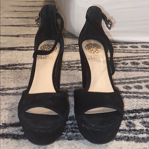 Vince Camuto platform heels - Picture 2 of 4
